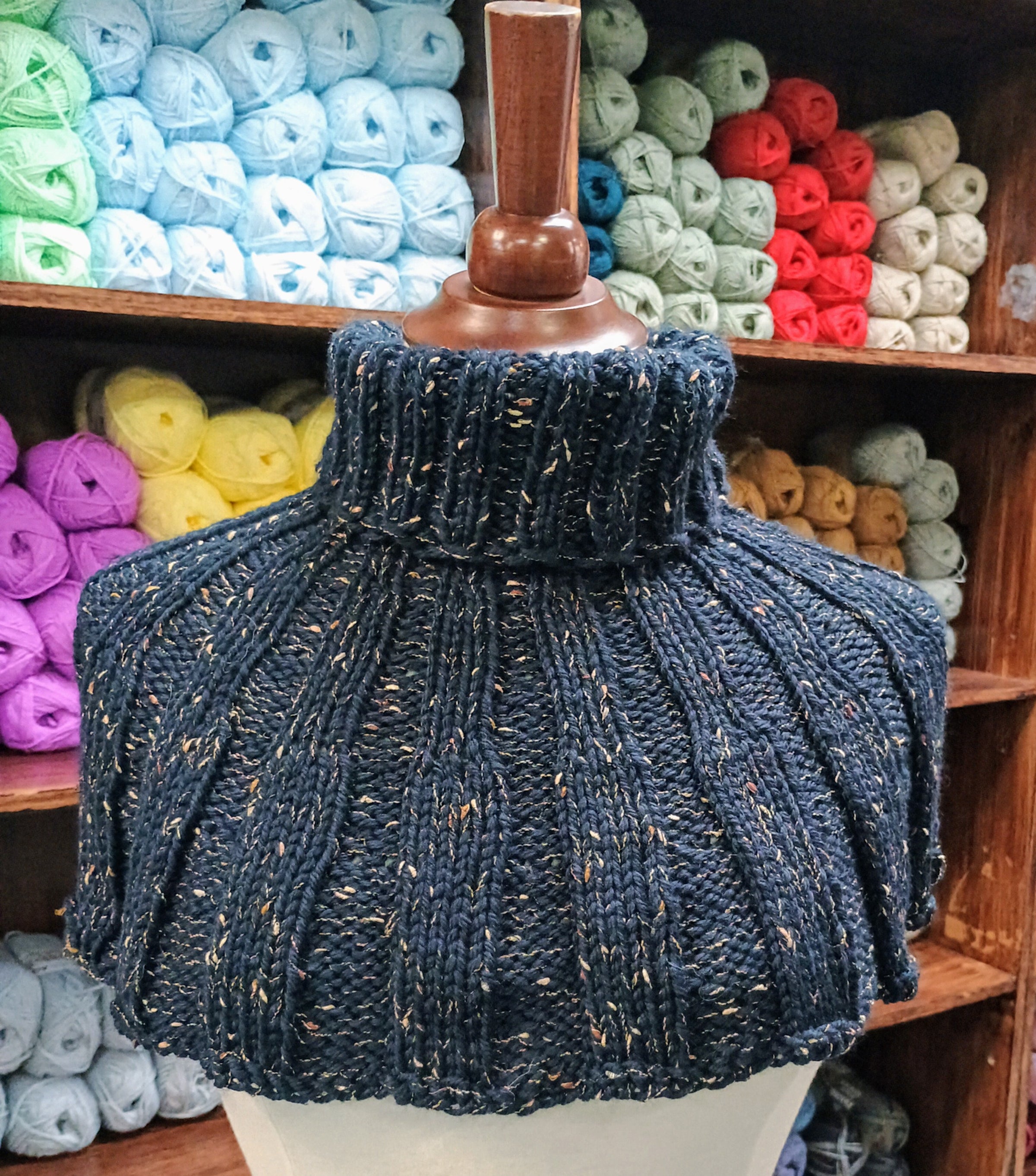 ザレターズ The Letters KNITTED NECK WARMER Estelle Neckwarmer with Bib Pattern | Commun-Tricot 
